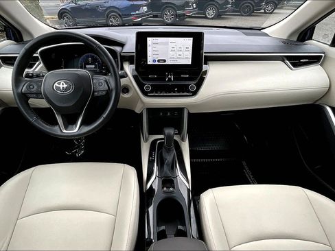 Used 2023 Toyota Corolla Cross XLE w/ Convenience Package image 15