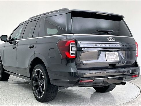 Used 2023 Ford Expedition Limited image 2