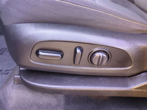 Used 2020 Chevrolet Traverse LT image 17