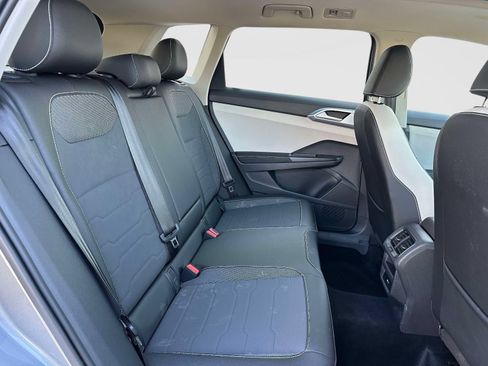 Certified 2025 Volkswagen Taos SE AWD/4WD image 11