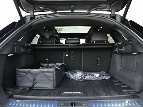 New 2026 Land Rover Range Rover Velar S image 39