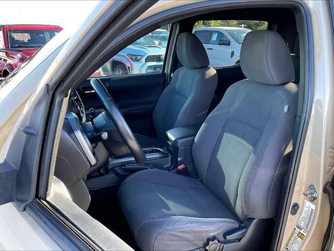 Used 2019 Toyota Tacoma TRD Sport AWD/4WD image 11