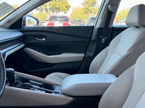 Used 2025 Honda Accord SE image 12