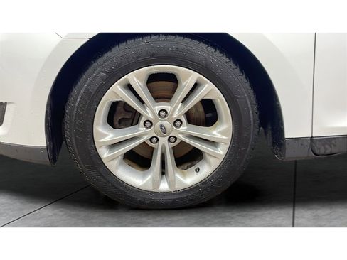 Used 2015 Ford Taurus SE image 20
