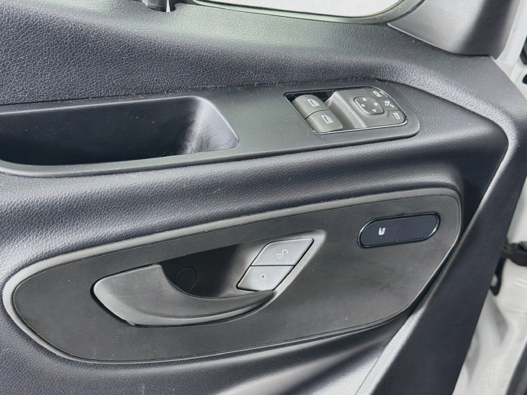 Used 2024 Mercedes-Benz Sprinter 2500 image 18