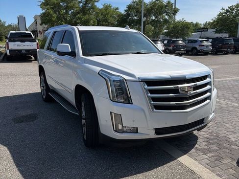 Used 2018 Cadillac Escalade Luxury RWD image 7