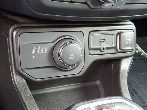 Used 2022 Jeep Renegade Altitude w/ Convenience Group AWD/4WD image 24