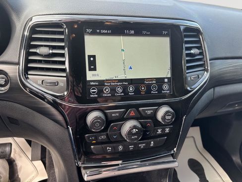 Used 2022 Jeep Grand Cherokee Laredo X image 12