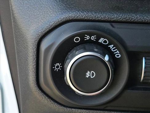 Used 2018 Jeep Wrangler Unlimited Sahara AWD/4WD image 7