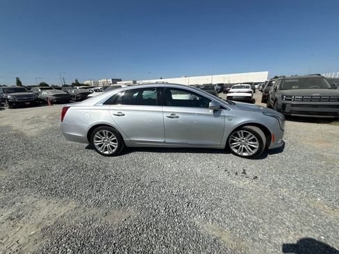 Used 2018 Cadillac XTS Luxury FWD image 3