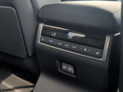 Certified 2025 Lexus GX 550 AWD/4WD image 30