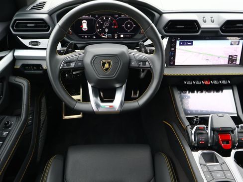 Used 2025 Lamborghini Urus SE AWD/4WD image 9