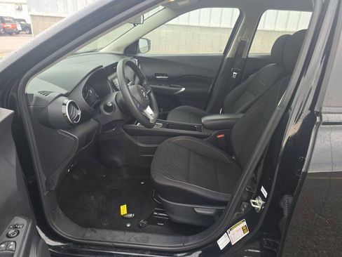 Used 2021 Nissan Kicks SV image 4