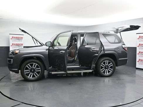 Used 2020 Toyota 4Runner Limited AWD/4WD image 28