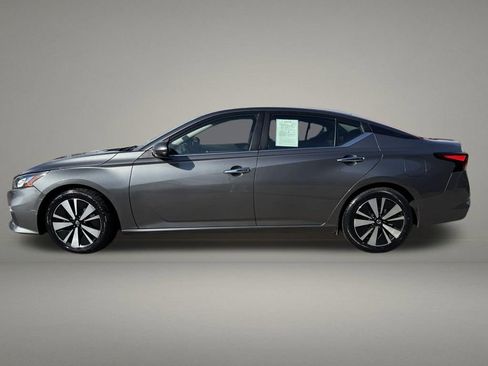 Used 2022 Nissan Altima 2.5 SV w/ SV Premium Package FWD image 2