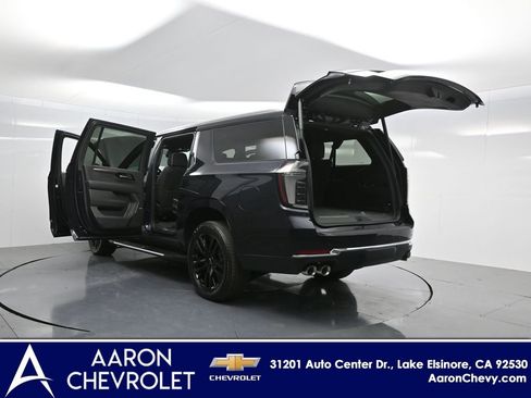 New 2025 Chevrolet Suburban Premier image 34