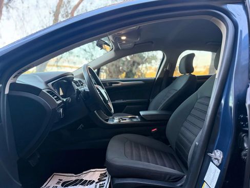 Used 2018 Ford Fusion SE w/ Fusion SE Technology Package FWD image 8