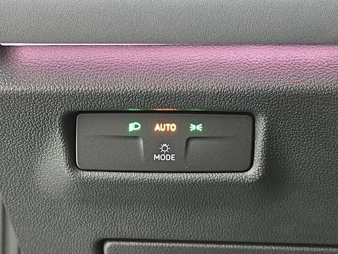 New 2026 Volkswagen Tiguan SE FWD image 26
