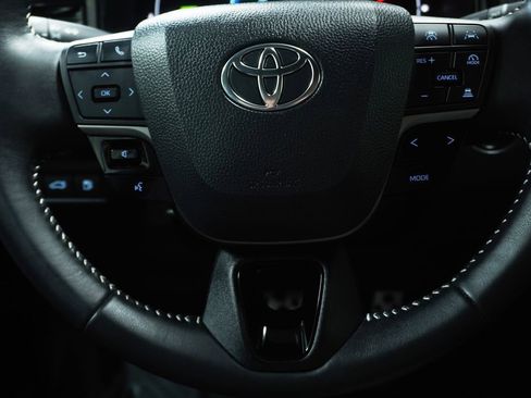 Certified 2025 Toyota Camry SE image 17