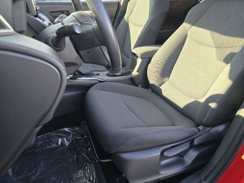 Used 2022 Toyota Corolla Cross LE image 28