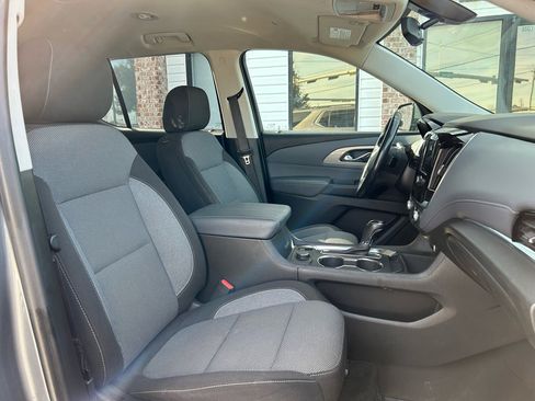 Used 2020 Chevrolet Traverse LT image 37