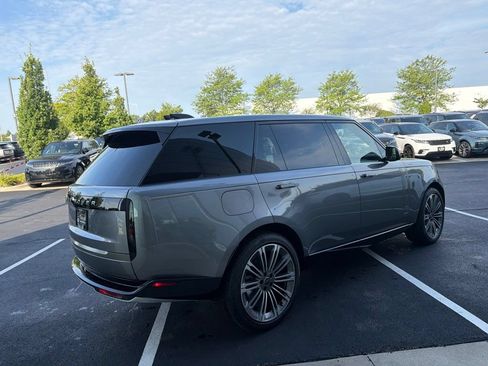 Used 2025 Land Rover Range Rover Long Wheelbase SE AWD/4WD image 4