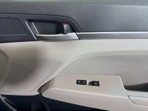 Used 2020 Hyundai Elantra SEL image 30