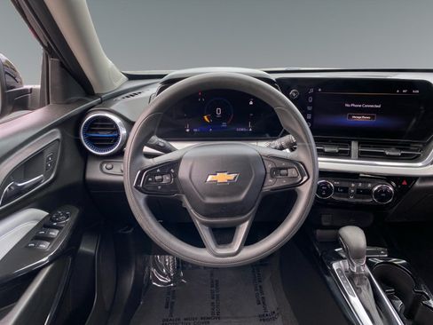 Used 2024 Chevrolet Trax LT FWD image 12