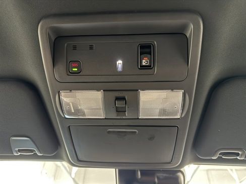 Used 2024 Nissan Titan SV w/ SV Bronze Edition Package image 43