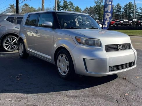 Used 2008 Scion xB FWD image 2
