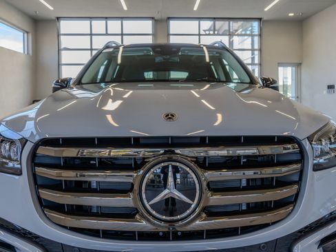 New 2026 Mercedes-Benz GLS 450 4MATIC image 23