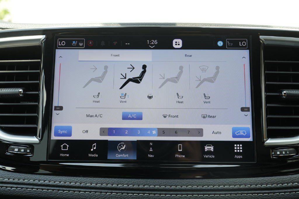 Used 2025 Chrysler Pacifica Limited FWD image 56