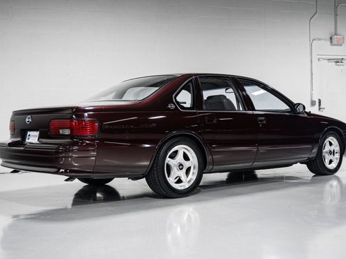 Used 1995 Chevrolet Impala SS image 3