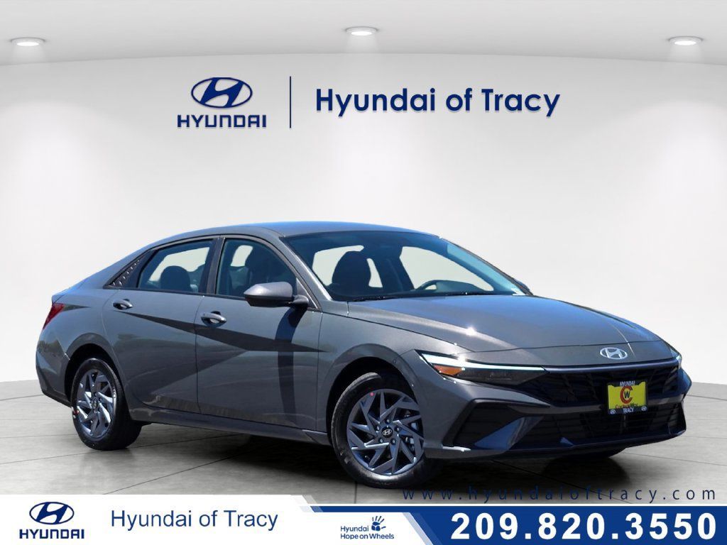 Certified 2026 Hyundai Elantra Hybrid FWD image 1
