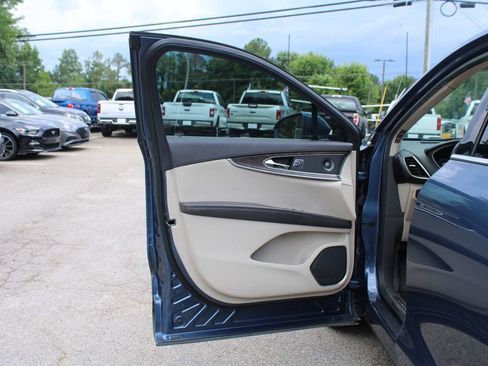 Used 2018 Lincoln MKX Select w/ Select Plus Package FWD image 13