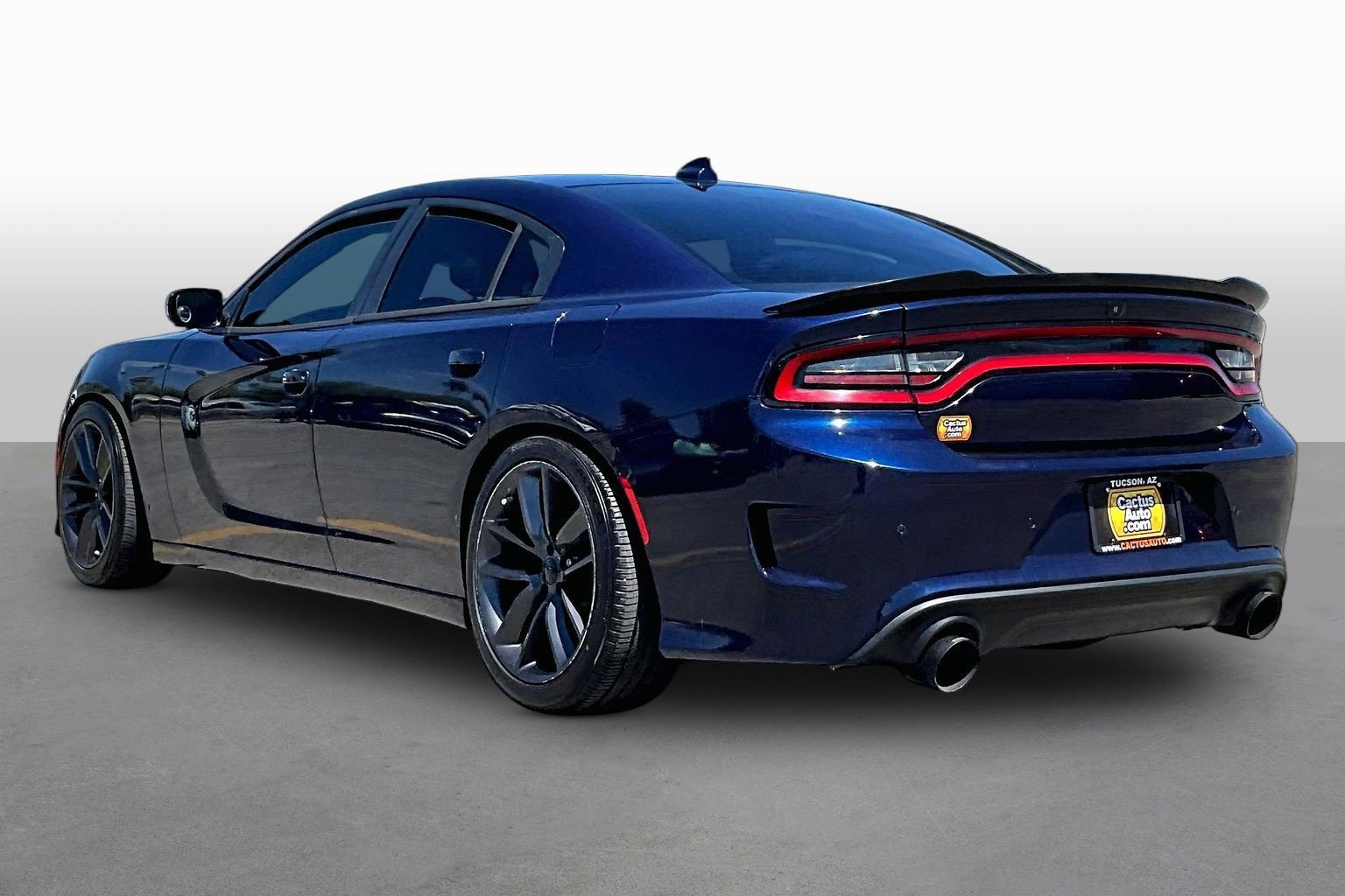 Used 2015 Dodge Charger SXT RWD image 11