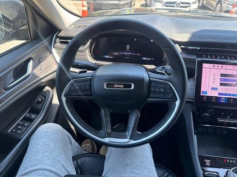 Used 2023 Jeep Grand Cherokee Limited w/ Luxury Tech Group II AWD/4WD image 41