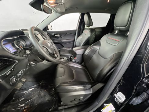 Used 2022 Jeep Cherokee Trailhawk w/ Premium Leather Package AWD/4WD image 19