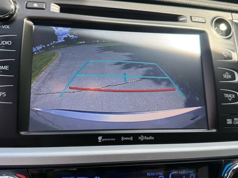 Used 2019 Toyota Highlander XLE FWD image 22