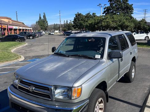 Used 2000 Toyota 4Runner 2WD image 1