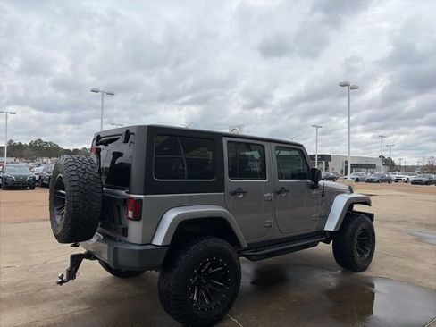Used 2018 Jeep Wrangler Unlimited Sahara w/ Connectivity Group image 4