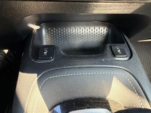 Used 2020 Toyota Corolla XSE FWD image 19