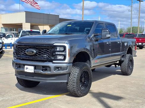 New 2026 Ford F250 Lariat w/ Black Appearance Package AWD/4WD image 1