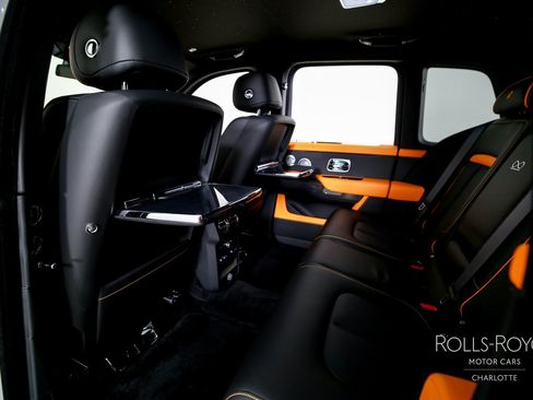 Used 2026 Rolls-Royce Cullinan Black Badge AWD/4WD image 19