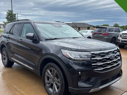 Used 2025 Ford Explorer Active w/ Active Comfort Package AWD/4WD image 7