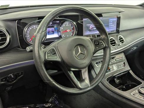 Used 2018 Mercedes-Benz E 400 4MATIC Sedan image 23