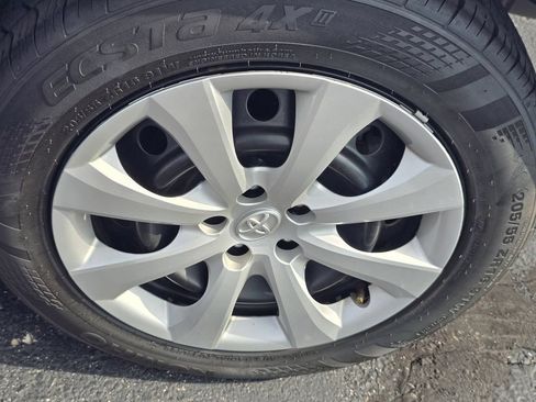 Used 2024 Toyota Corolla LE FWD image 24