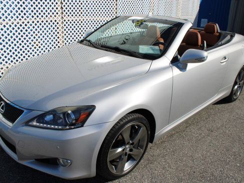 Used 2011 Lexus IS 350C w/ Luxury Pkg image 12