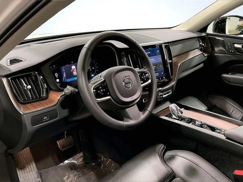 Certified 2023 Volvo XC60 B5 Ultimate w/ Climate Package image 15