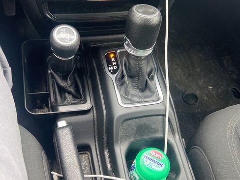 Used 2022 Jeep Wrangler Unlimited Willys image 9